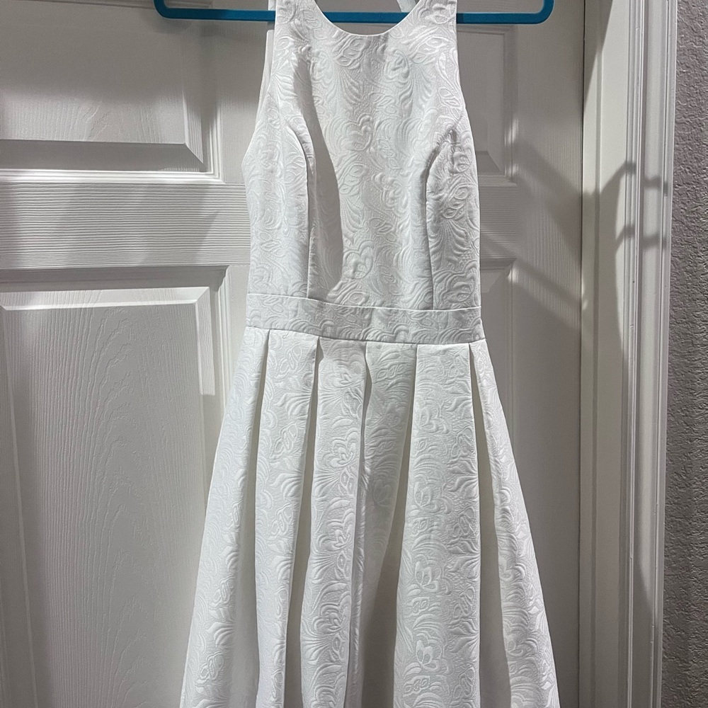 SHERRI HILL - Size 6 - White dress